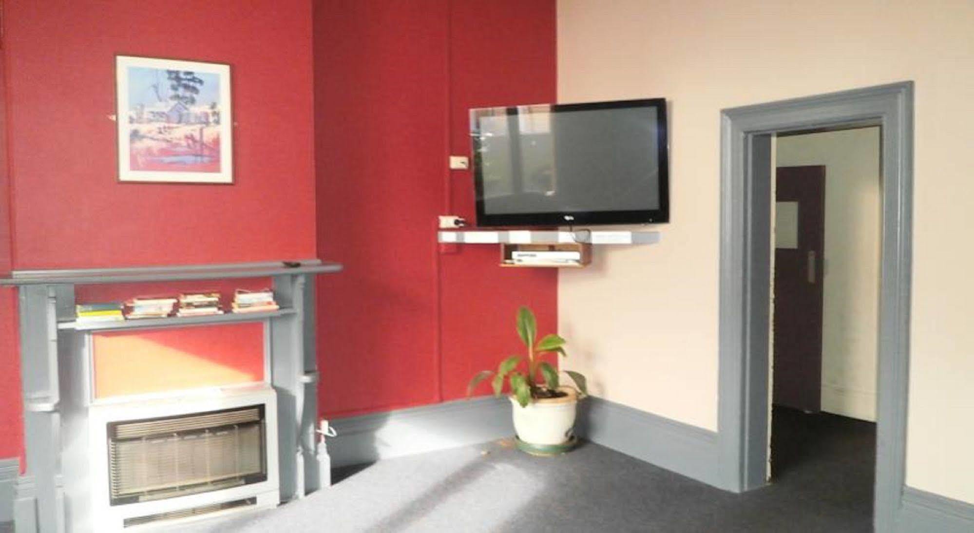 Хостел Launceston Backpackers Экстерьер фото